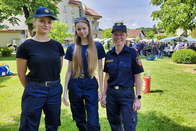 Tri mladih vatrogaskinja zaduženih za animiranje najmlađih/Foto: Nikica Puhalo/MojPortal.hr