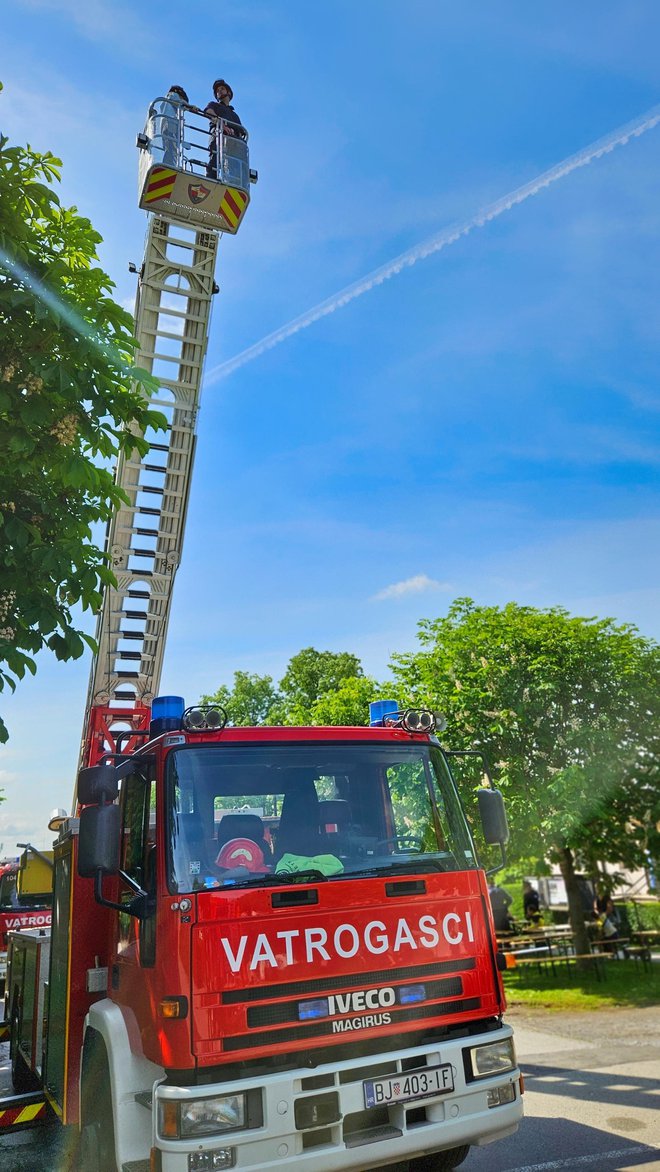 Oni hrabriji mogli su se uz pomoć vatrogasaca popeti do 30 metara visine/Foto: Nikica Puhalo/MojPortal.hr