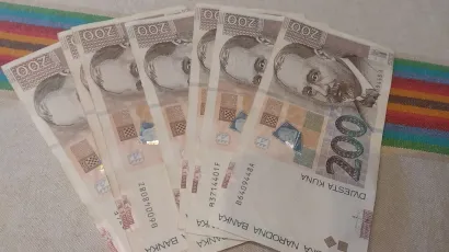 Osmorica osumnjičenih okoristili su se za iznos od najmanje 2.252.683,00 kuna
