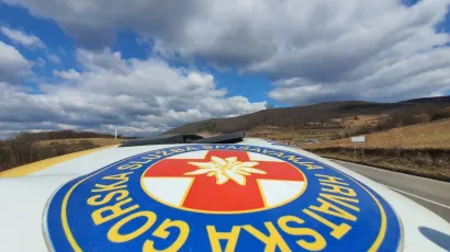 Pripadnik HGSS-a iz Čazme jurio je na akciju spašavanja ljudskog života u Daruvaru / foto: HGSS