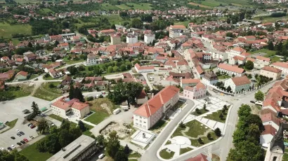 Gradu Pakracu je prije dvije godine Agencija za plaćanje u okviru Programa ruralnog razvoja odobrila 7 i pol milijuna kuna za obnovu središnjeg gradskog trga bana Josipa Jelačića / Foto: Grad Pakrac