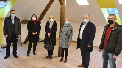 Nakon sastanka na kojemu su se rekapitulirali dosadašnji projekti, Slavomir Goga obišao je netom završene radove na uređenju Jednote, završene radove na rekonstrukciji i dogradnji Češkog dječjeg vrtića Ferda Mravenec i Češke osnovne škole Jan Amos Komensky u Daruvaru/Foto: Vladimir Bilek