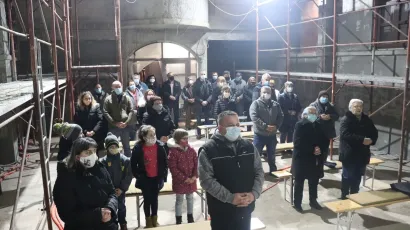 Polnoćka u crkvi sv. Jurja Mučenika održala se 24. prosinca nešto prije ponoći, a svačanu misu je predvodio vlč. Roko Ivanović/Foto: Compas.hr