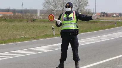 Policajci su pronašli nesavjesne vozače koji su skrivili nesreće i pobjegli/Foto: Vlado Kos/CROPIX