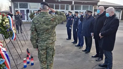 Počast poginulim braniteljima odali su predstavnici brojnih udruga proizašlih iz domovinskog rata, izaslanstva Predsjednika Republike Hrvatske, predsjednika Vlade Republike Hrvatske te predsjednika Sabora/Foto: Deni Marčinković