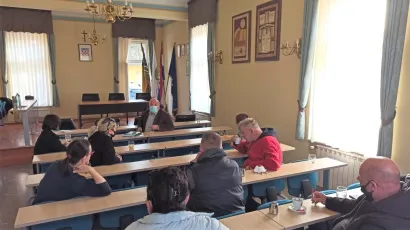 Gradonačelnik Lipika Vinko Kasana s ugostiteljima čija je djelatnost registrirana na području Grada Lipika/Foto:Compas.hr