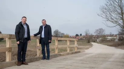 Kristijan Hroha iz Vodnogospodarske ispostave za mali sliv „Ilova – Pakra“ i gradonačelnik Daruvara Damir Lneniček/Foto: Grad Daruvar