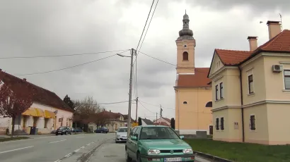 Na župnoj crkvi u Velikom Grđevcu oštećen je toranj s kojeg je skinut križ/Foto: Martina Čapo