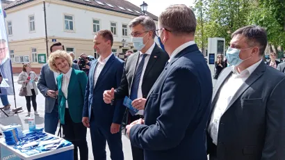 Andrej Plenković na štandu HDZ-a u Bjelovaru/ Foto: Deni Marčinković