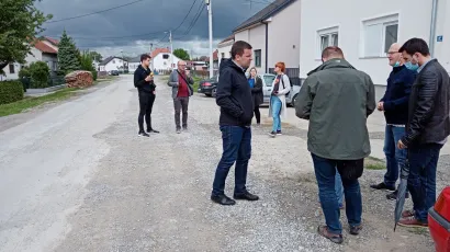 aktualni gradonačelnik sa suradnicima obišao je radove na raznim stranama grada/ Foto: Deni Marčinković