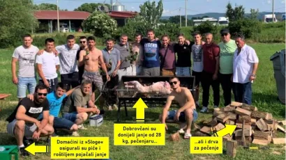 Zajednička fotografija sa zajednički organizi.ranim "naoružanjem" za feštu/Foto: NK Dobrovac