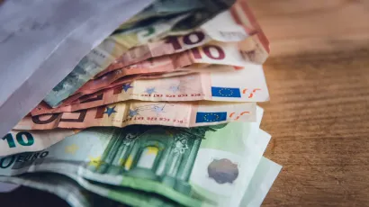Zaposlenica gradskih javnih radova Branka Sibinčić (40) na cesti je u ponedjeljak prijepodne pronašla mušku torbicu/Foto: Unsplash