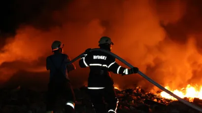 Požar na gradskom smetlištu u Pakracu izbio je u subotu oko 23 sata /Foto: Pakrački list