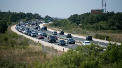 Tokom cijelog jučerašnjeg dana zabilježene su nezapamćene gužve na cestama/
Foto: Luka Gerlanc/CROPIX