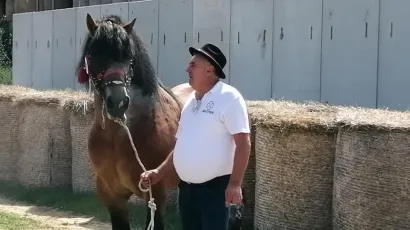 Pastuh Mango i njegov ponosni vlasnik Dalibor Marošević/Foto: Pakrački list