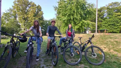 Ekipa iz Osijeka uživa na e-biciklima u Bike parku Omanovac/ Foto: Bike Park Omanovac