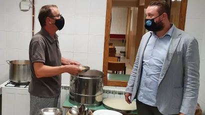 Razgovor Igora Brajdića i školskog kuhara/Foto: Grad Bjelovar