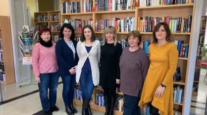 Vrijedne zaposlenice Pučke knjižnice i čitaonice Daruvar spremne su za petak kada se u knjižnici već tradicionalno obilježava Međunarodni dan starijijh osoba/Foto: Pučka knjižnica i čitaonica Daruvar