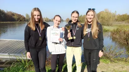 Daruvarčanke s peharom i medaljama/ Foto: Gimnazija Daruvar