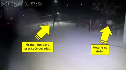 Kovačevići iz Donjih Mosta bijesni su jer im je netko drugu godinu zaredom pod okriljem noći ušao u dvorište kako bi uništio bundevuFoto: Screenshot nadzorne kamere