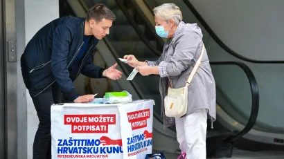 Prikupljanje potpisa za referendumsku inicijativu "Zaštitimo hrvatsku kunu"/Tonči Plazibat/CROPIX