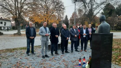 Polaganje vijenaca ispred biste prvog hrvatskog predsjednika dr. Franje Tuđmana/ Foto: MojPortal