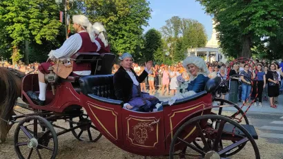 Carica Marija Terezija u svojoj kočiji ispred gradskog parka na Terezijani 2021./Foto: Martina Čapo