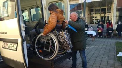 Najveća prednost kombija je rampa za olakšani ulazak osoba u invalidskim kolicima/ Foto: Deni Marčinković