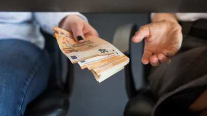 Svaki EU projekt ima previđen iznos od ooko 3 posto ukupnog budžeta za javne objave, ali taj se novac često nenamjenski potroši/Foto: Getty Images/iStockphoto
