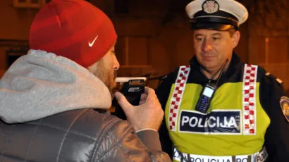 Policija je tijekom vikenda pojačan nadzirala promet /<br>Foto: Joško Supić/CROPIX