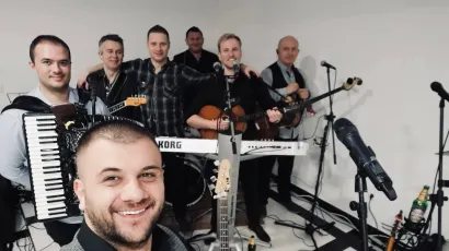 Tamburaški sastav Zdenac nastupit će danas u sklopu Vinskog dvorišta/Foto: Facebook