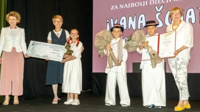 Svečana dodjela nagrade Mato Lovrak književnici Ivani Šojat/Foto: Osnovna škola Mate Lovraka Veliki Grđevac