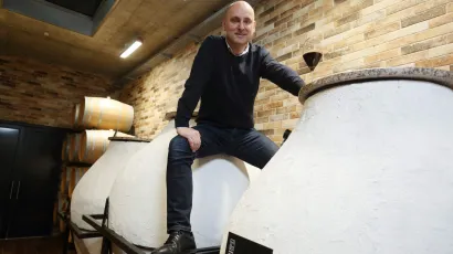 Tomislav Tolušić u svom vinskom podrumu.<br>Foto: Vlado Kos/CROPIX<br><br><br><br><br><br><br><br><br><br><br><br><br><br><br><br><br><br>