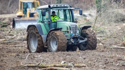 Žitelji Kukunjevca ostali bez fiksne linije i Interneta, a sve zbog radnog stroja/<br>Foto: Matija Djanjesic/CROPIX (Ilustracija)<br><br>