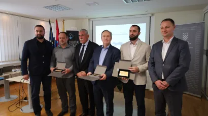 Priznanja su uručili župan Marušić, dogradonačelnik Brajdić i predsjednik HGK BBŽ Ćorić/ Foto: BBŽ