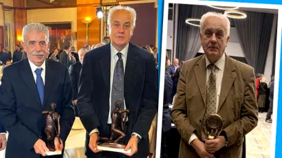 Peašinović sa Trofejom SS Grada Zagreba za životno djelo te s Nikolom Plećašem legendom hrvatske košarke sa statuom "Matija Ljubek"/Foto: Pakrački list