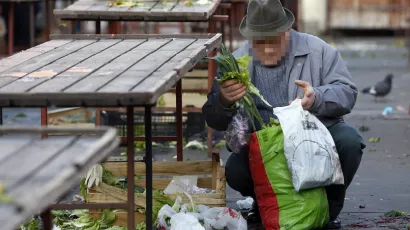 Neki umirovljenici se zbog neimaštine snalaze kako znaju i umiju/Foto: Damjan Tadic/CROPIX (ilustracija)