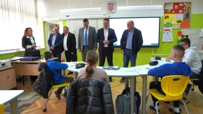 Delegacija je posjetila i razred u kojem srpska nacionalna manjina uči materinji jezik/Foto: Nikica Puhalo/MojPortal.hr