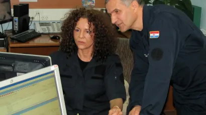 U RH je moguće zatražiti pomoć, osim na klasični način putem telefona, i putem SMS poruke ili telefaks porukom upućenom na broj 112, a postoji i mogućnost zaprimanja automatskog poziva na broj 112 iz vozila novije proizvodnje u slučaju nesreće (tzv. e-call.)/Foto: Mate Piskor/CROPIX (Ilustracija)