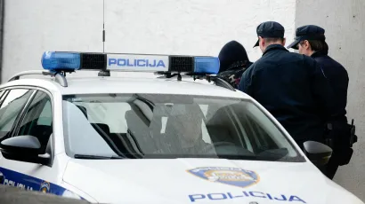 Muškarac je svladan nakon dolaska druge policijske patrole/ Foto: Goran Mehkek/CROPIX (ILUSTRACIJA)