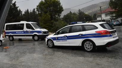 Mlada je osoba zaradila prekršajni nalog jer je uhvaćena u kršenju samoizolacije/Foto: Josko Ponos/CROPIX