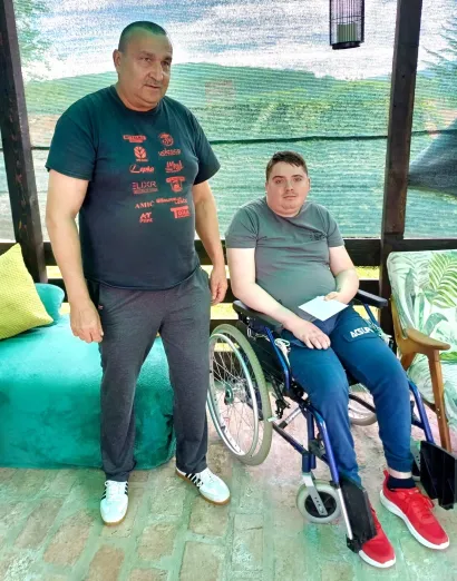 ...a Karlu je novac uručio predsjednik Dru&scaron;tva mađara Pakrac Josip Fa/Foto: Mario Barać/MojPortal.hr