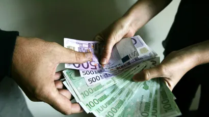 Lažna bankarica je nagovorila ženu da na ogradi ostavi veću količinu novca