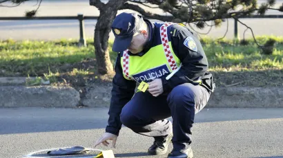 Policija je utvrdila da je vozač autobusa vozio neprilagođenom brzinom na cesti koja je bila mokra i skliska/Foto: Damir Krajač/CROPIX (ilustracija)