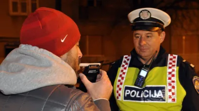 Pijani vozač je priveden u prostorije policije te je smješten u posebne prostorije do otrježnjenjaFoto: Josko Supic/CROPIX (ilustracija) 