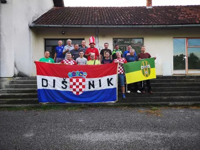 Navijači za svoj lub navijaju i u pobjedi i u porazu/Foto: NK Dišnik