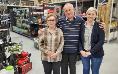 Mama Jadranka, tata Jaroslav i kći Marina u novom prodajnom prostoru San-Meta u Daruvaru/ Foto: Nikica Puhalo/MojPortal.hr