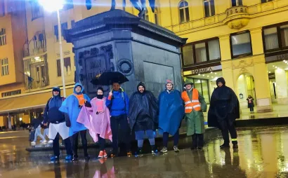 Dalibor i Tihana Ozvačić s ostatkom hodača na Trgu bana Jelačića u Zagrebu/Foto: Hpd Garjevica Čazma