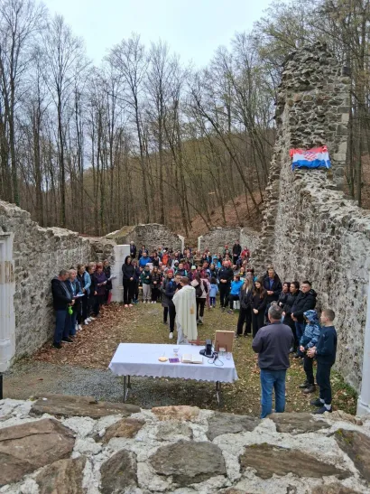 Misa na mjestu nekadašnje crkve/Foto: Lipa Garešnica