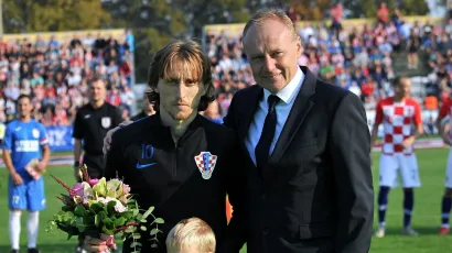 Luka Modrić i Slavko Prišćan prije prijateljske utakmice NK Bjelovara i hrvatske nogometne reprezentacije u listopadu 2018. godine u Bjelovaru/Foto: Srđan Vrančić/CROPIX
